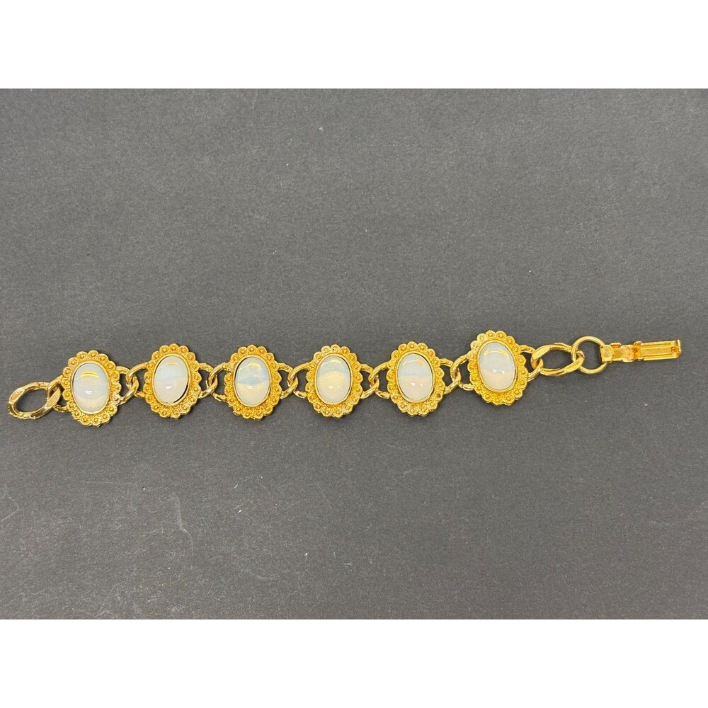 Vintage Golden Tone Bracelet With Oval Moonstone Cabochon 7.5"